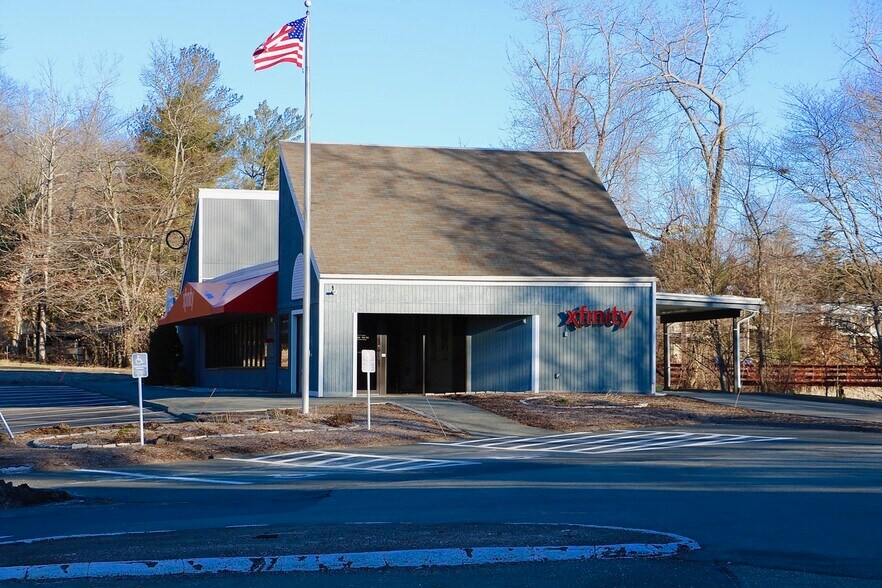 2 Willowbrook Rd, Cromwell, CT 06416