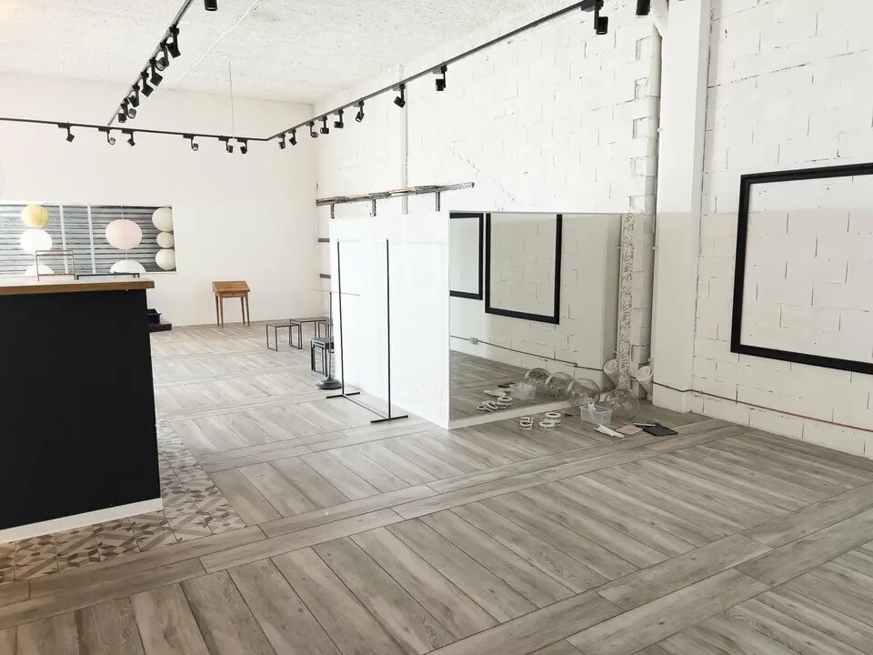 Retail in Vitrolles for lease Building Photo- Image 1 of 5