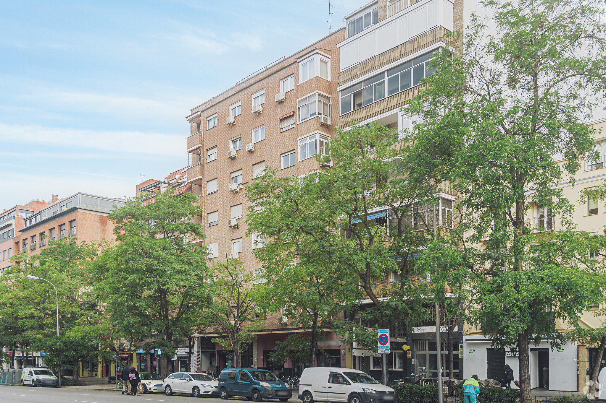 Retail in Madrid, MAD for lease Interior Photo- Image 1 of 1