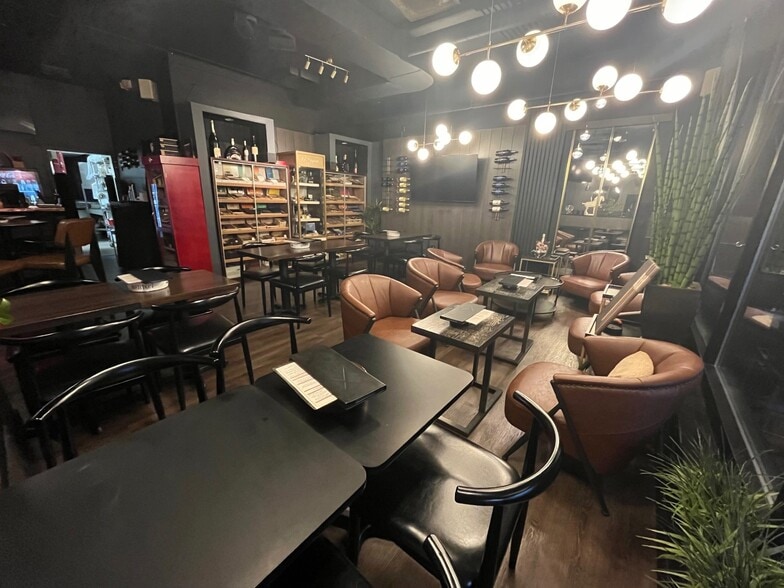 621 N Fort Wayne Ave, Indianapolis, IN for sale - Building Photo - Image 3 of 9