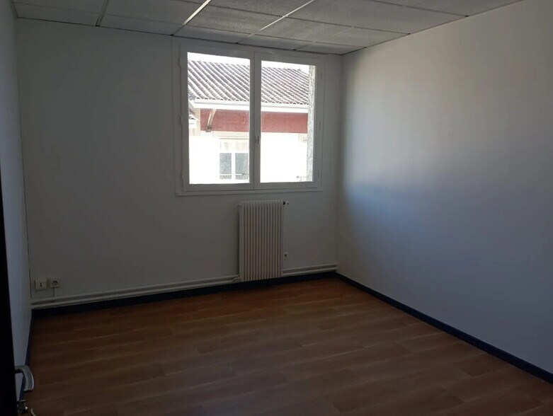 162 Cours Maréchal Gallieni, Talence for lease - Interior Photo - Image 1 of 4
