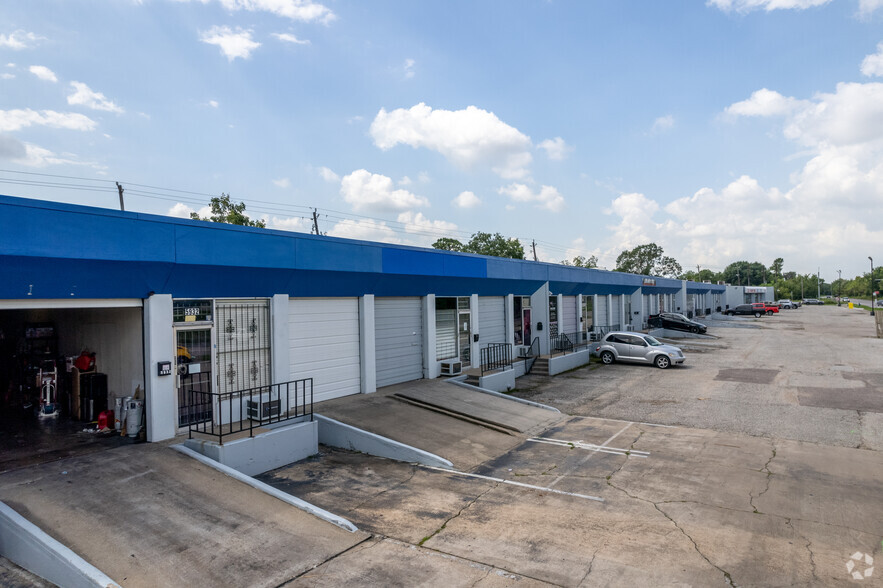 5900-5934 S Loop Fwy, Houston, TX for lease - Building Photo - Image 2 of 13