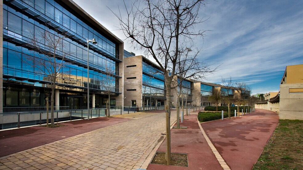 Camí de Can Fatjó dels Aurons, 3, Sant Cugat del Vallès, Barcelona for lease - Building Photo - Image 3 of 25