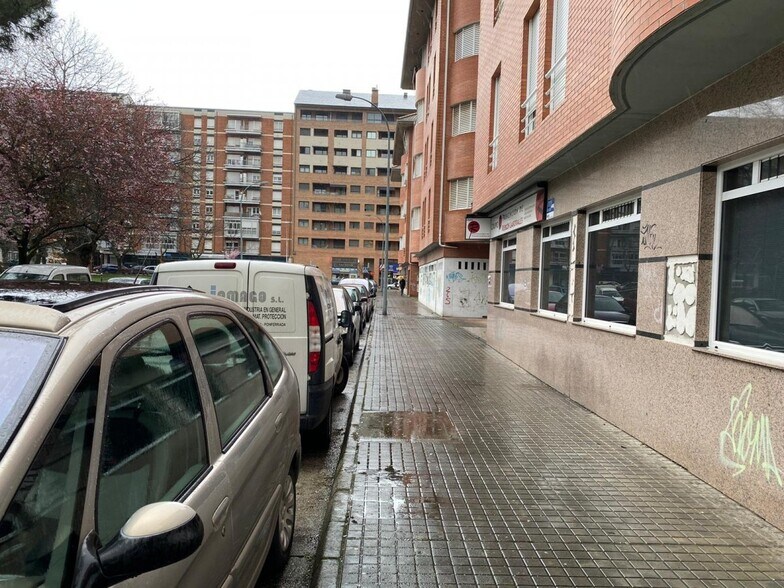 Retail in Ponferrada, León for sale - Building Photo - Image 2 of 9