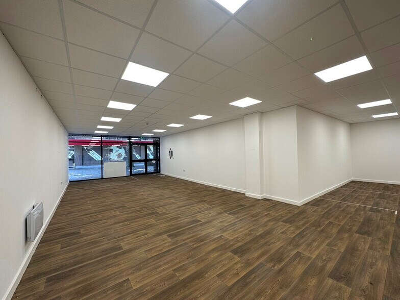 108-110 New St, Huddersfield for sale - Interior Photo - Image 3 of 4