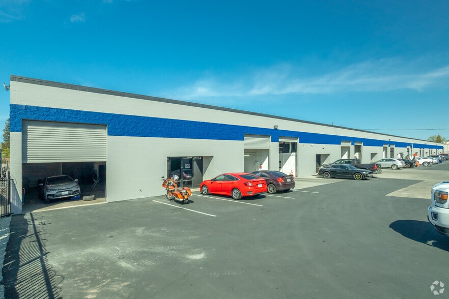 9701 Dino Dr, Elk Grove, CA for lease - Building Photo - Image 1 of 7