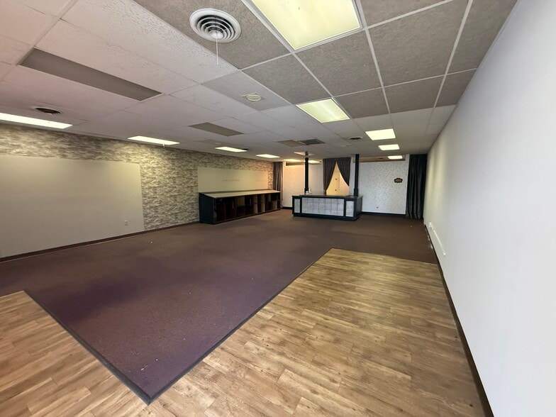 6355 E Kellogg Dr, Wichita, KS for lease - Building Photo - Image 2 of 5