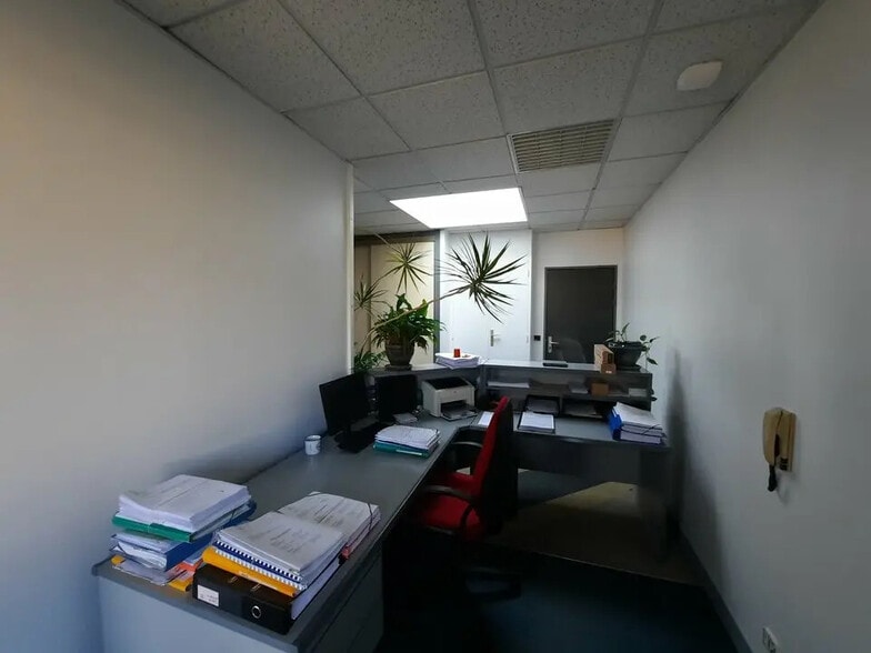 Office in Mont-Saint-Aignan for lease - Building Photo - Image 3 of 11