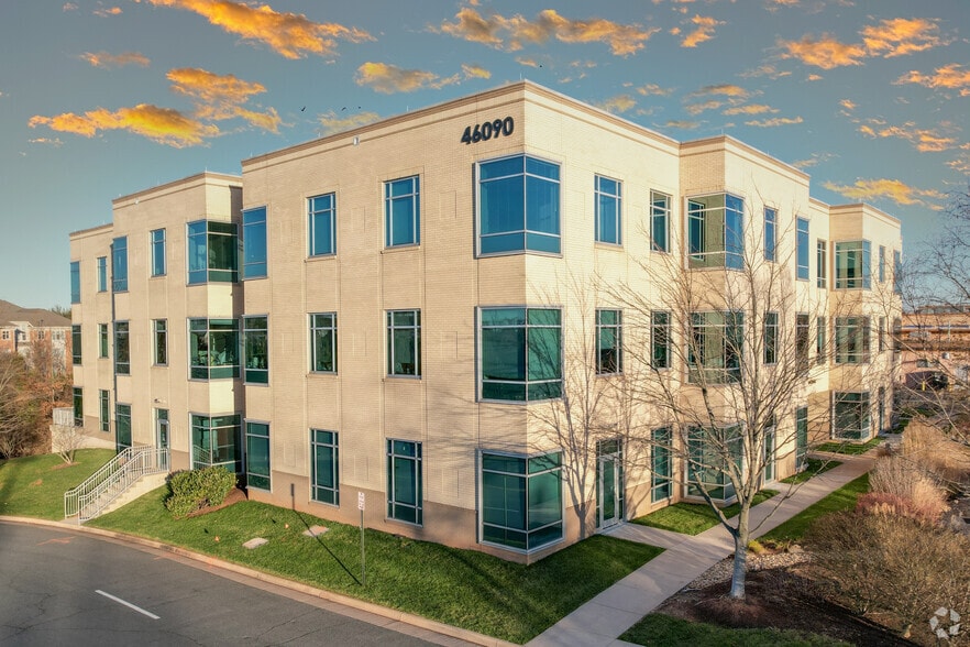 46090 Lake Center Plz, Sterling, VA for lease - Primary Photo - Image 1 of 22