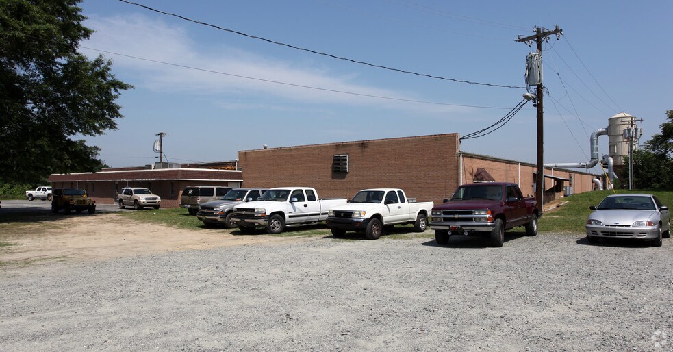 4001 Ball Park Rd, Thomasville, NC 27360