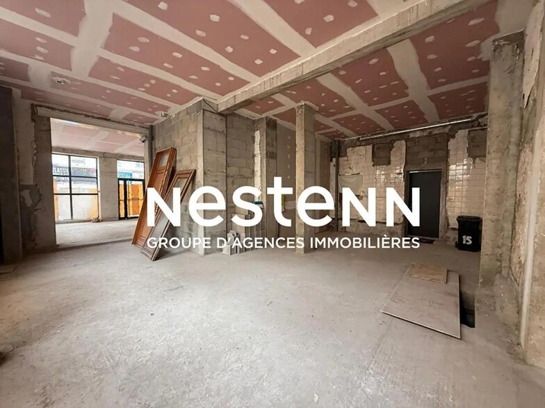 Retail in Saint-Fons for lease - Interior Photo - Image 2 of 11