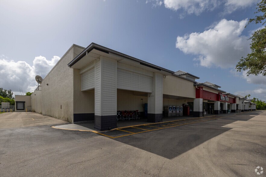 9830-9864 Stringfellow Rd, Saint James City, FL for lease - Primary Photo - Image 1 of 5