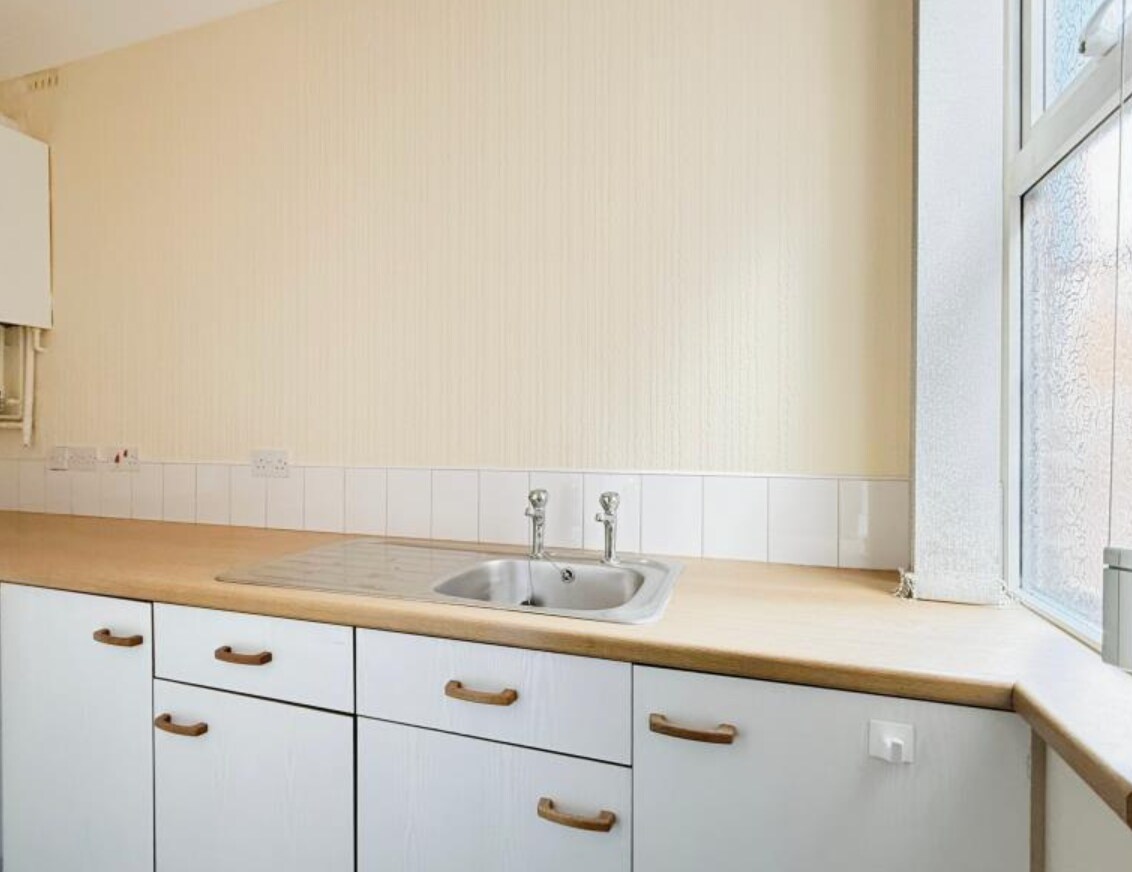 28 Railway Rd, Leigh for lease Interior Photo- Image 1 of 5