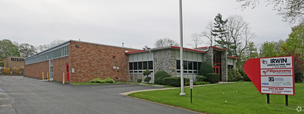 671 Old Willets Path, Hauppauge, NY for sale - Primary Photo - Image 1 of 1