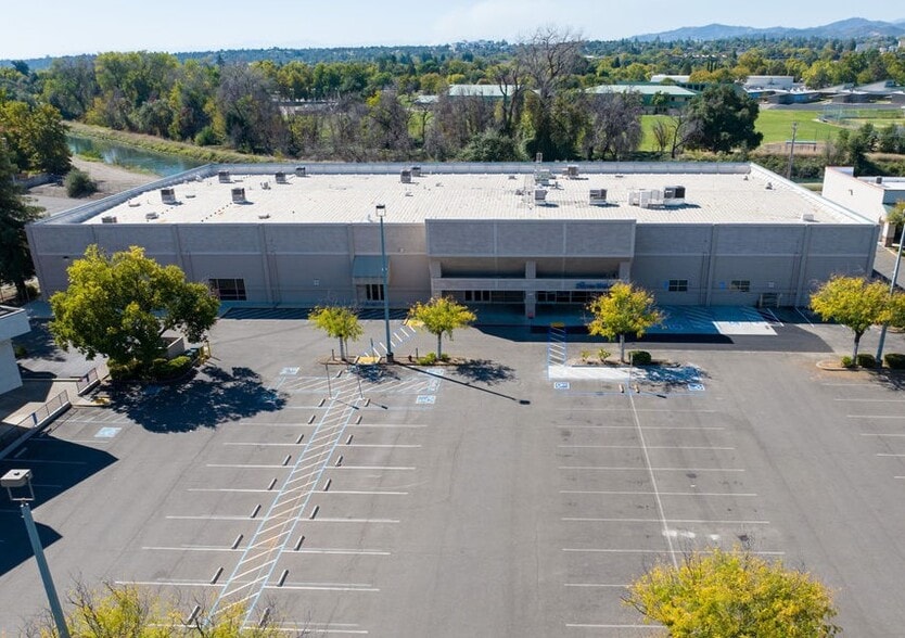 1876-1880 Park Marina Dr, Redding, CA for lease - Building Photo - Image 1 of 18