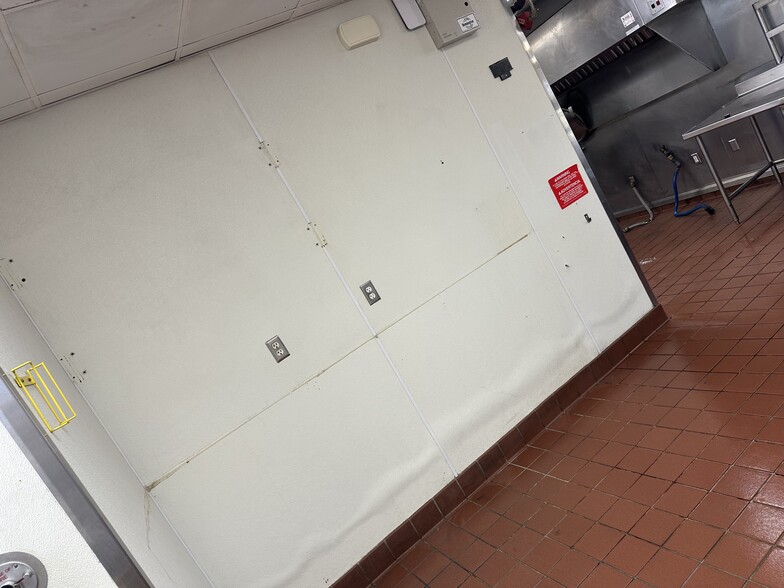 2400 Richmond Rd, Texarkana, TX for lease - Interior Photo - Image 3 of 15