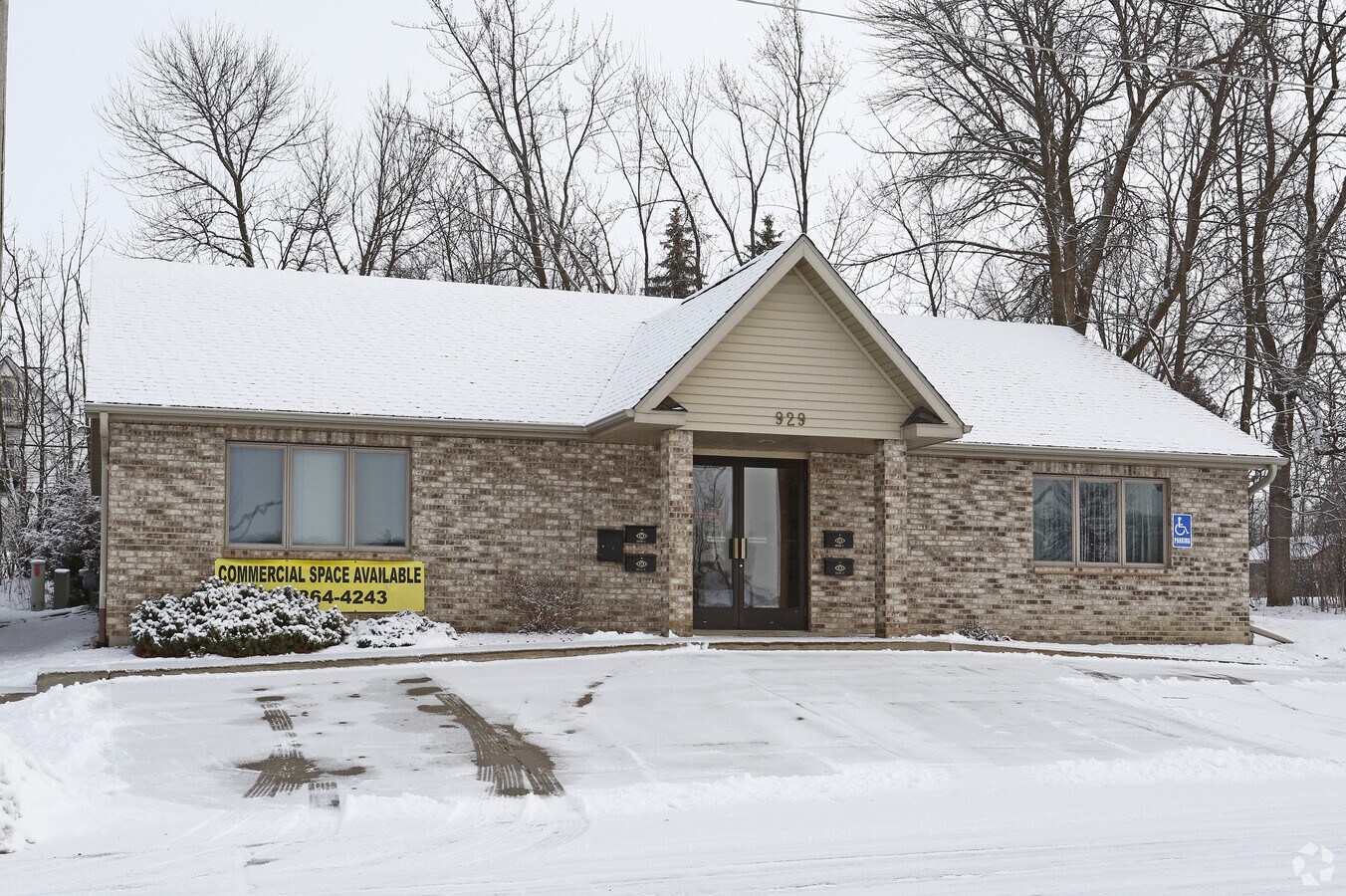 929 12th St E, Glencoe, MN 55336