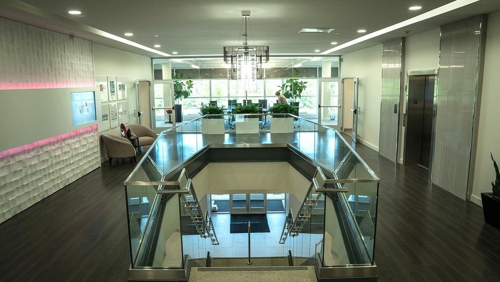 2485 Penny Rd, High Point, NC for lease - Lobby - Image 3 of 21