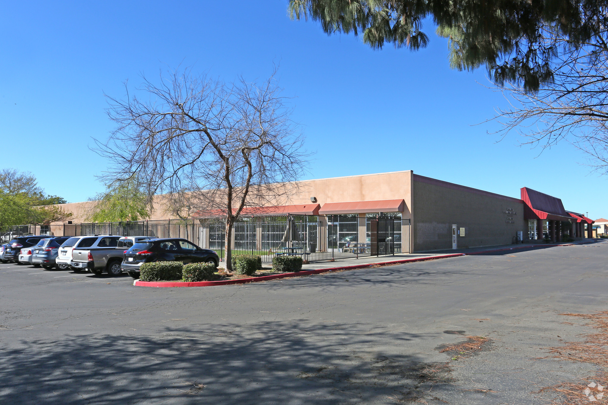 1037-1061 W Henderson Ave, Porterville, CA for sale Primary Photo- Image 1 of 1