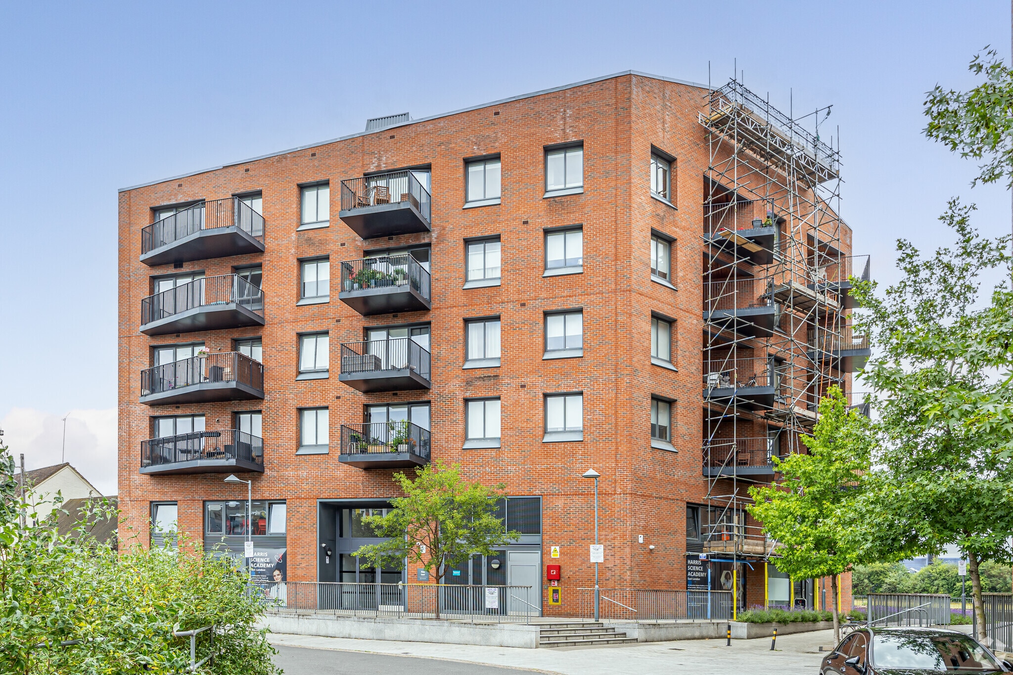 18 Gillender St, London for sale Primary Photo- Image 1 of 7