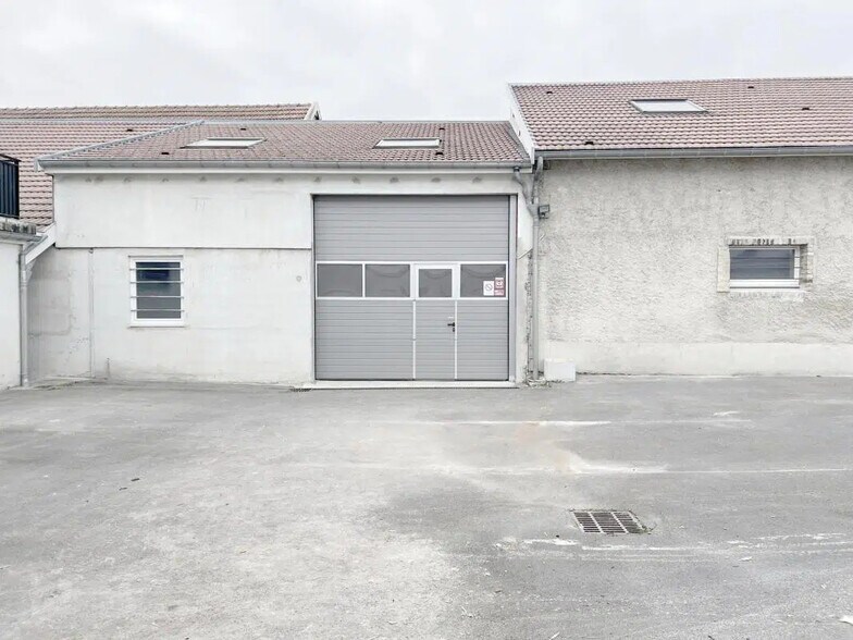 Industrial in Reims for lease - Building Photo - Image 2 of 5