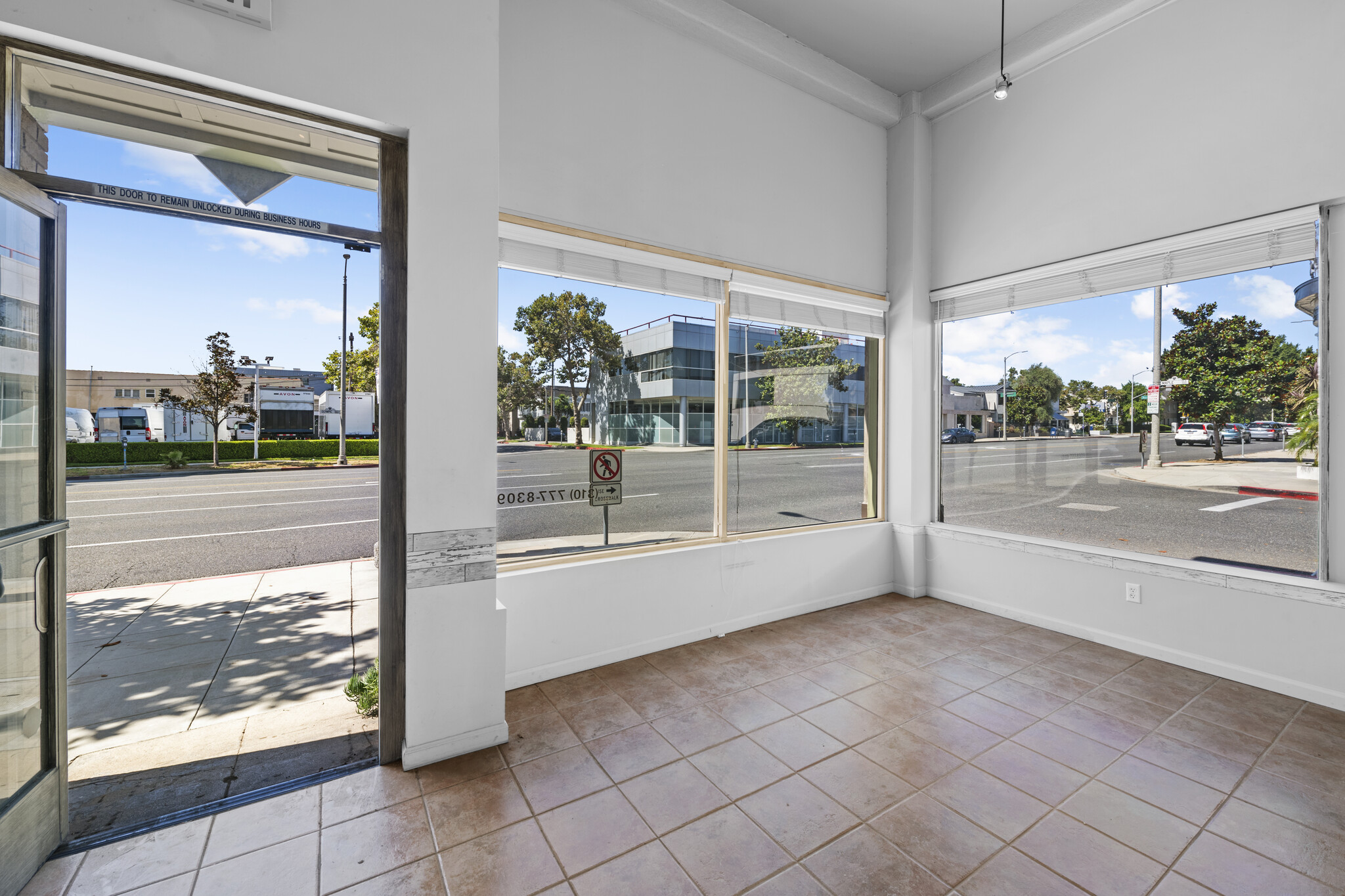 364-368 S Maple Dr, Beverly Hills, CA for lease Interior Photo- Image 1 of 10