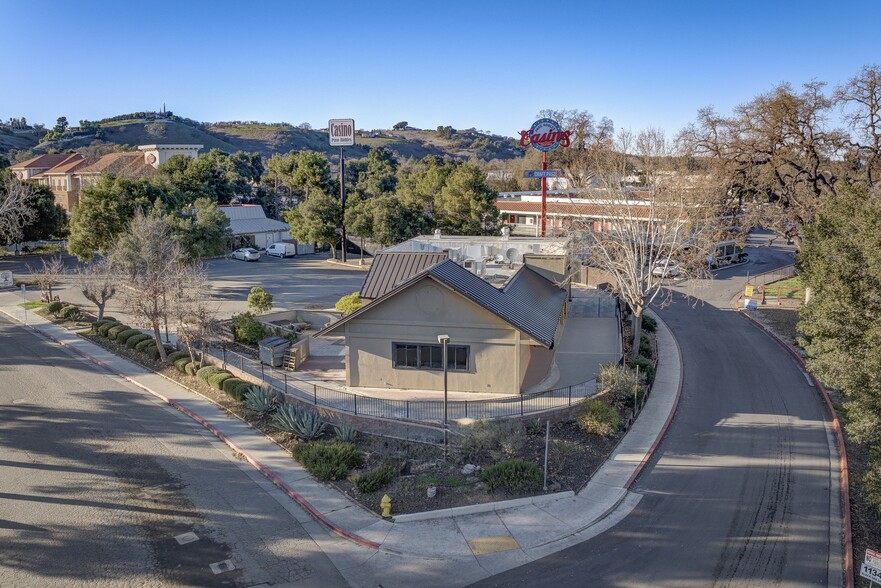 1144 Black Oak Dr, Paso Robles, CA for sale - Building Photo - Image 1 of 18