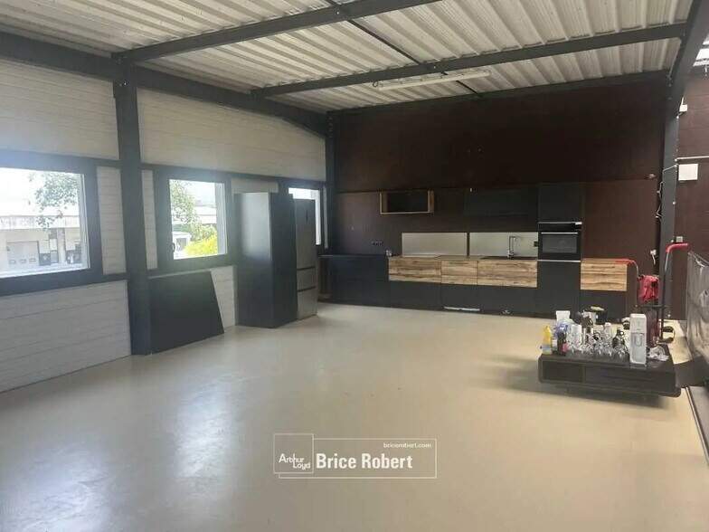 Flex in Genay for lease - Interior Photo - Image 2 of 50