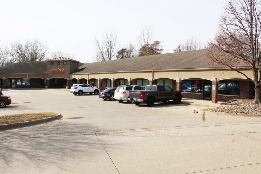 22002222 Woodlands Pky, Clive, IA 50325