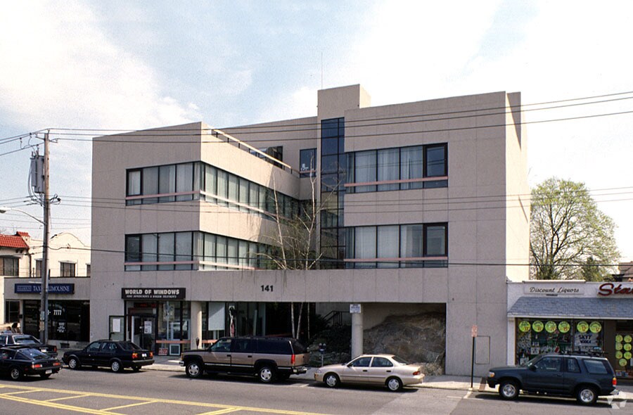 141 Halstead Ave, Mamaroneck, NY 10543 Mamaroneck Atrium