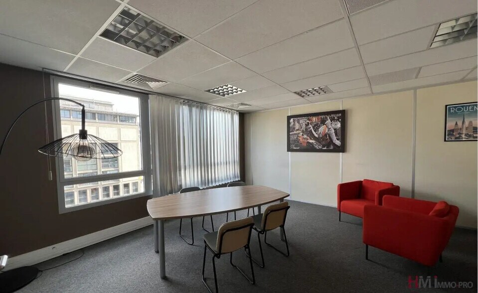 Office in Rouen for lease - Building Photo - Image 2 of 6
