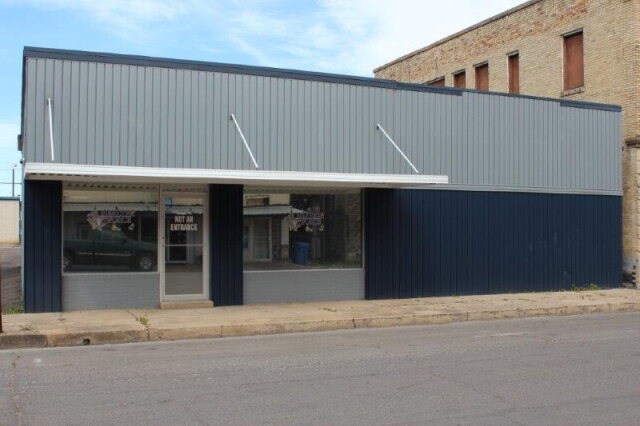 211 W May St, Yoakum, TX for sale Primary Photo- Image 1 of 1