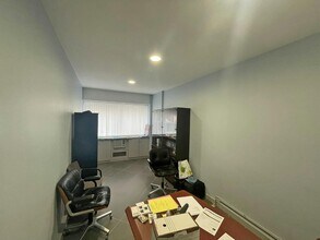 Office in Paris for sale Interior Photo- Image 2 of 10
