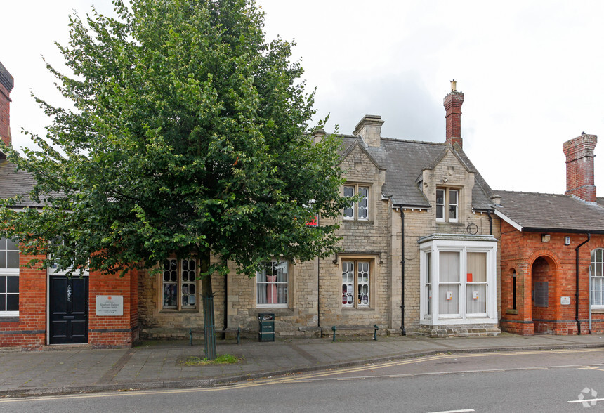 Station Rd, Sleaford for lease - Primary Photo - Image 1 of 7