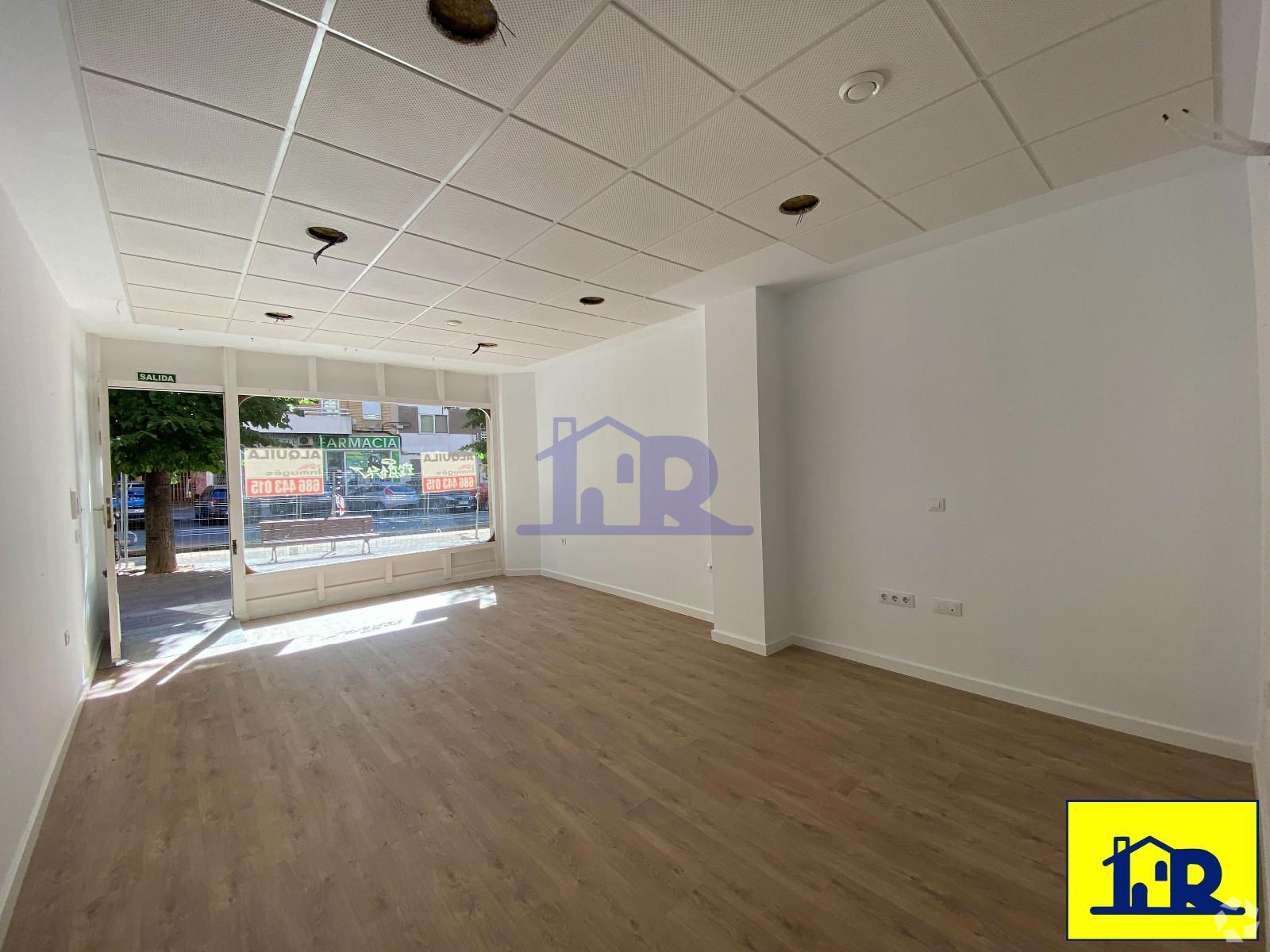 Retail in Cuenca, Cuenca for lease Interior Photo- Image 1 of 2