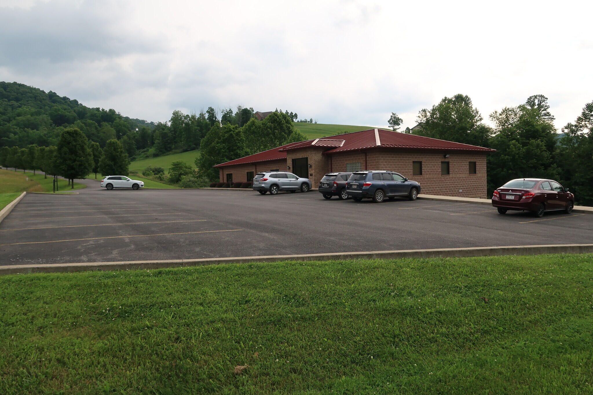 2044 Meadowbrook Rd, Bridgeport, WV 26330 10,067 SF Office Building