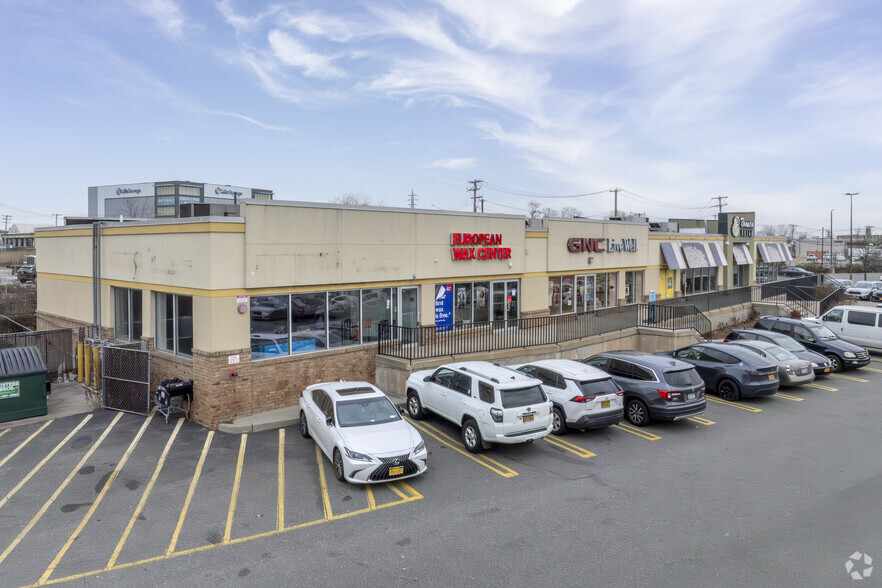 345--365 Rockaway Tpke, Lawrence, NY for lease - Building Photo - Image 3 of 11