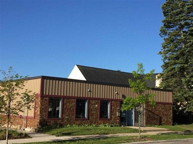 110 Clinton St, Charlevoix, MI for sale Primary Photo- Image 1 of 1