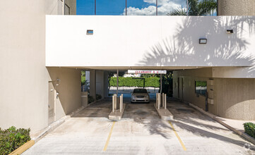 660 US 1 Hwy, North Palm Beach, FL for lease Building Photo- Image 2 of 2