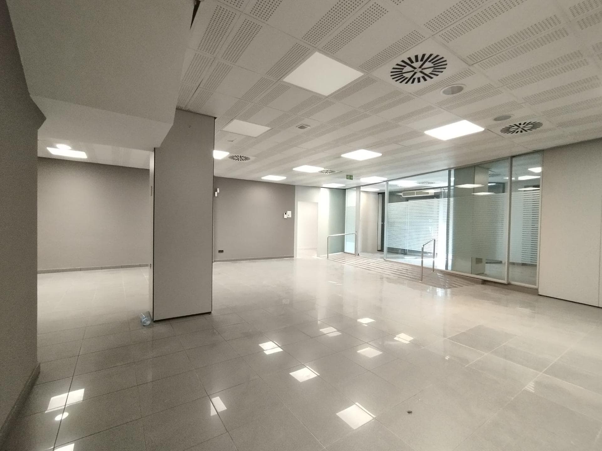 Retail in Sant Andreu de la Barca, Barcelona for lease Interior Photo- Image 1 of 15