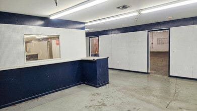 1080-1090 E 14th St, Hialeah, FL for lease Interior Photo- Image 2 of 4