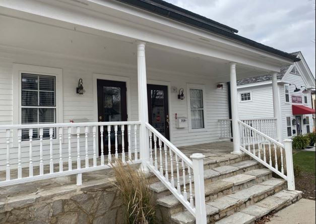 719 Genesee St, Delafield, WI for sale - Building Photo - Image 1 of 1
