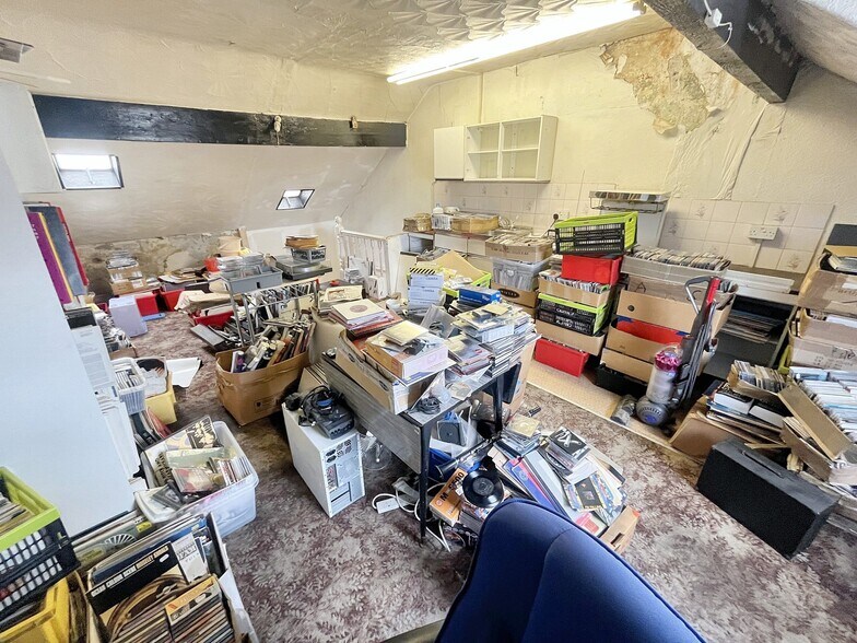 4 Mackintosh Pl, Cardiff for sale - Interior Photo - Image 1 of 8