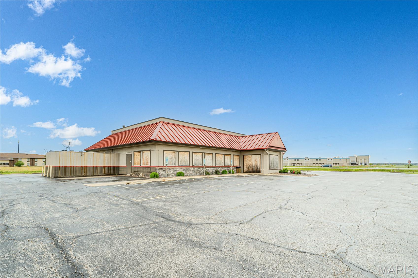 4111 Timberlake Dr, Pontoon Beach, IL for lease Interior Photo- Image 1 of 26