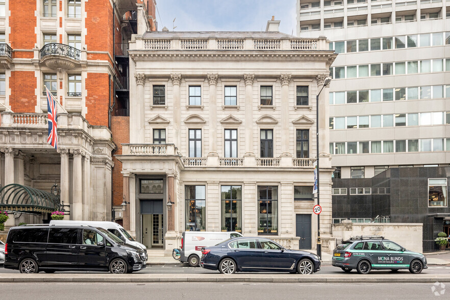 64 Knightsbridge, London for lease - Building Photo - Image 2 of 11