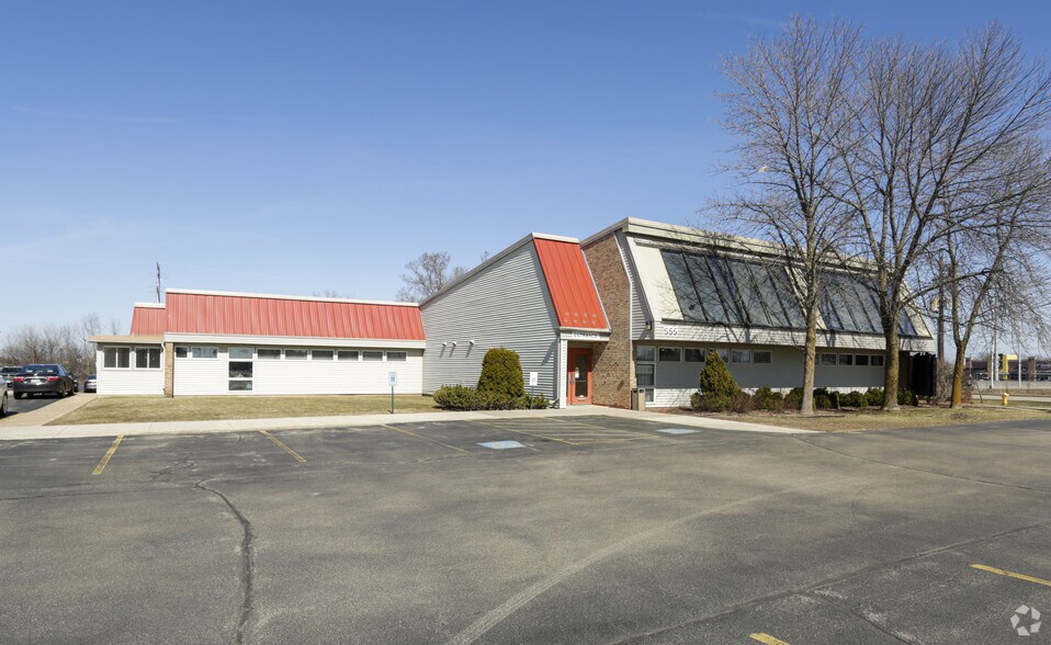 555 S Washburn St, Oshkosh, WI for sale - Primary Photo - Image 1 of 1