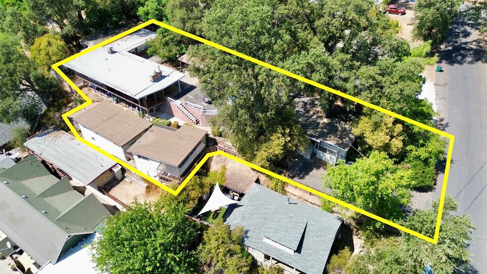 7.67% CAP | 20-Unit Portfolio portfolio of 4 properties for sale on LoopNet.com - Building Photo - Image 3 of 9