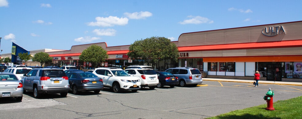 499 W Sunrise Hwy, Patchogue, NY for lease - Building Photo - Image 2 of 3