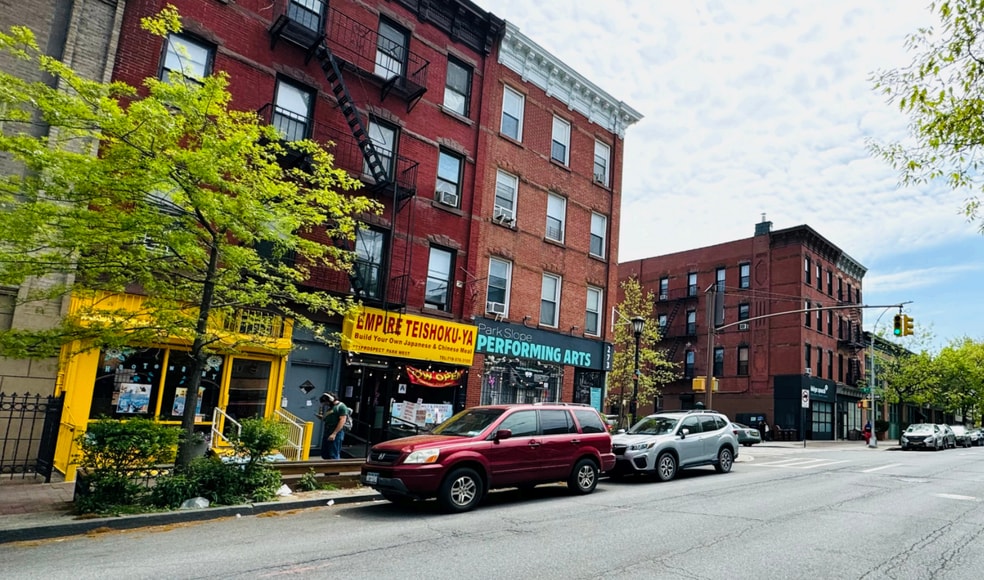 271 Prospect Park W, Brooklyn, NY for lease - Building Photo - Image 1 of 2