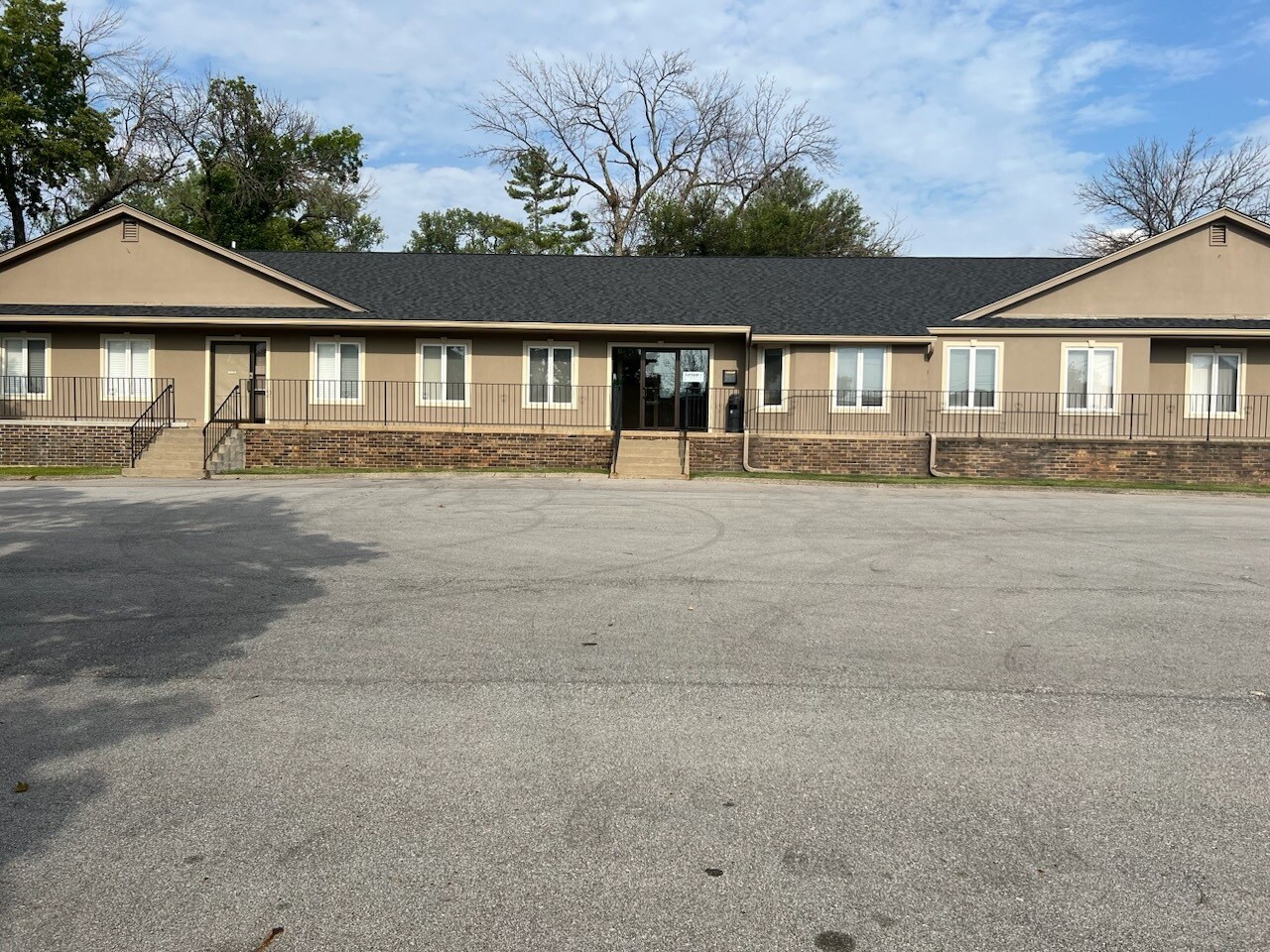 7445 University Ave, Des Moines, IA for sale Primary Photo- Image 1 of 1